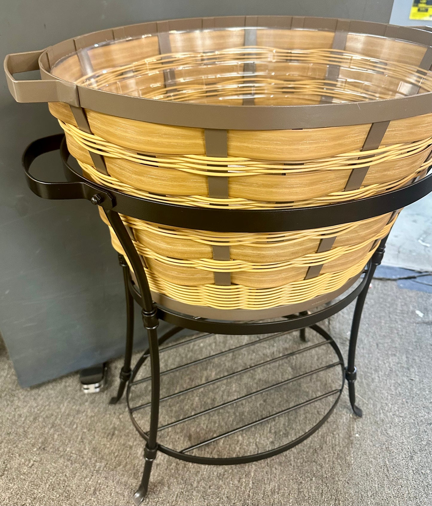 Longaberger indoor/outdoor wrought iron beverage stand with beverage tub holder