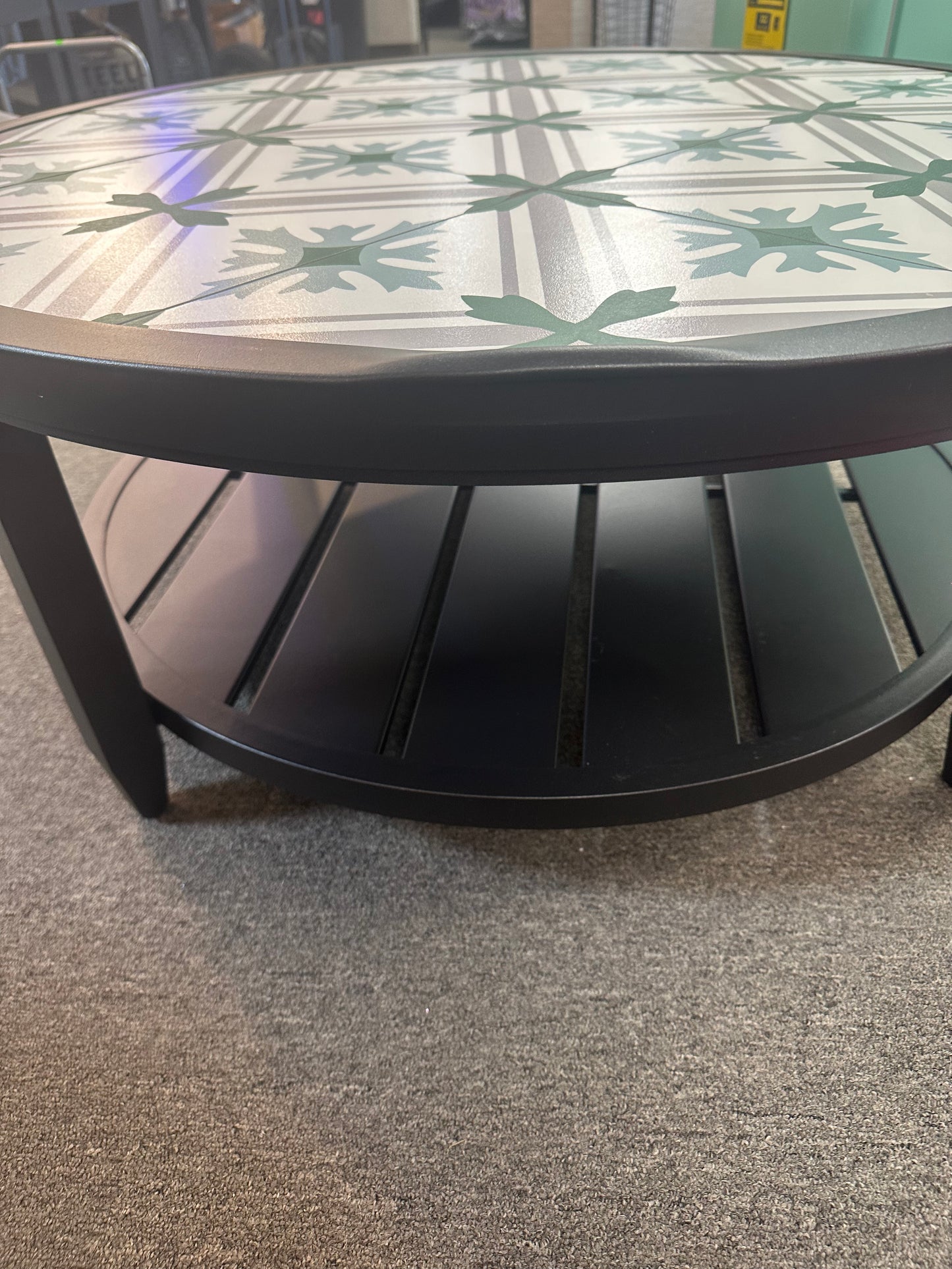 Ellington heavy duty round steel outdoor coffee table with ceramic tile top**assembled! READ DESCRIPTION